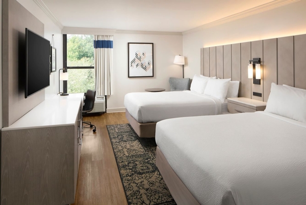 2 Double Beds