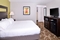 Elimwood Hotel - Enjoy the spacious king room at the Holiday Inn Express.