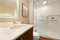 TownePlace Suites by Marriott Pittsburgh Airport-Robinson - Get ready for your trip in the clean and modern restroom. 